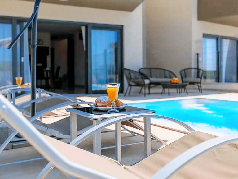 Fully equipped villa with pool & barbeque | Sea view | Pet-friendly — photo 3