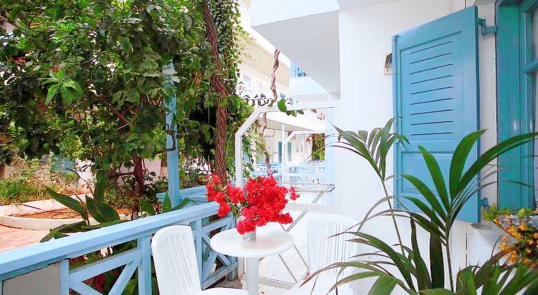 Serviced apartment with pool, garden & patio | Beach nearby | Perfect for remote work | Pets are welcome — photo 5