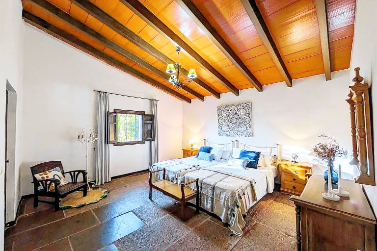 Cottage with BBQ, private pool & patio | Nature view — photo 4