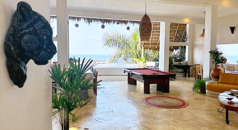 Villa with pool — photo 4