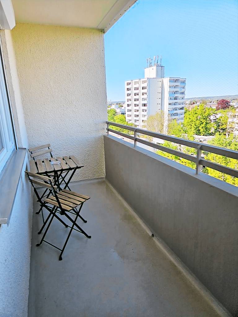 Gem&uuml;tliches Apartment mit Balkon und Stadtblick