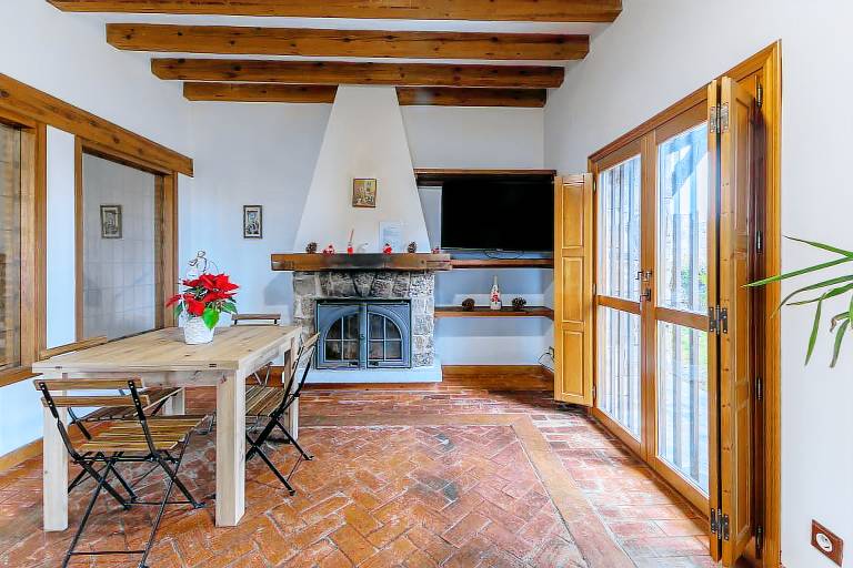 Family-friendly house with fast internet, private pool & garden | Mountain view | Suitable for remote work | Dogs allowed — photo 4