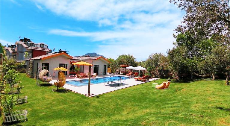 Villa with grill, garden & private pool in Mugla
