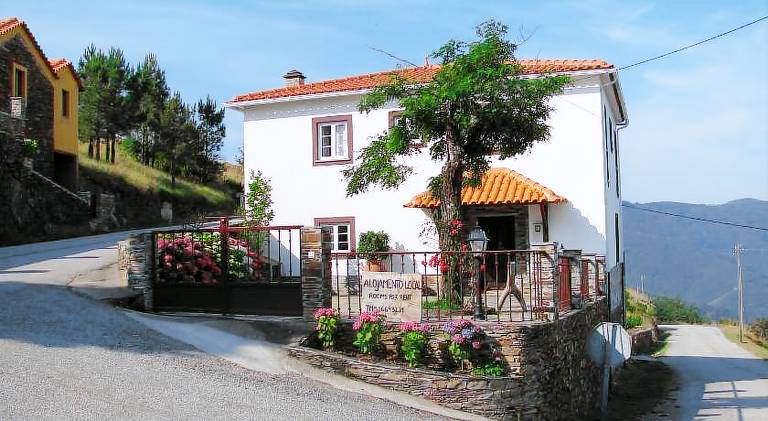 Vacation home with 4 rooms for 8 persons in Arganil