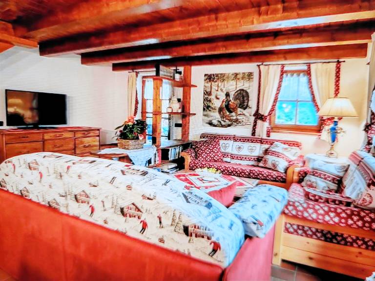 Chalet with sauna, yard & hot tub | Panoramic view — photo 5