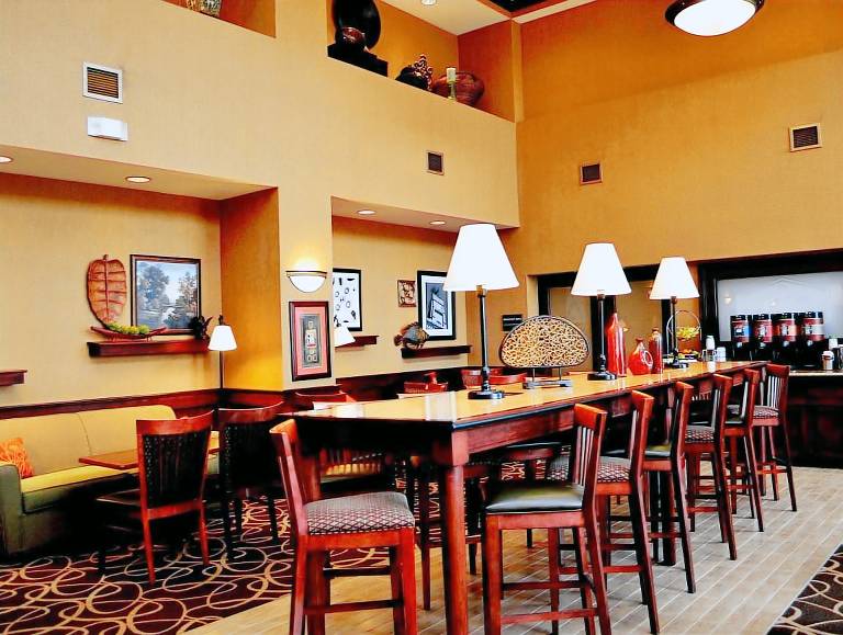 Hampton Inn & Suites Greensburg — photo 3
