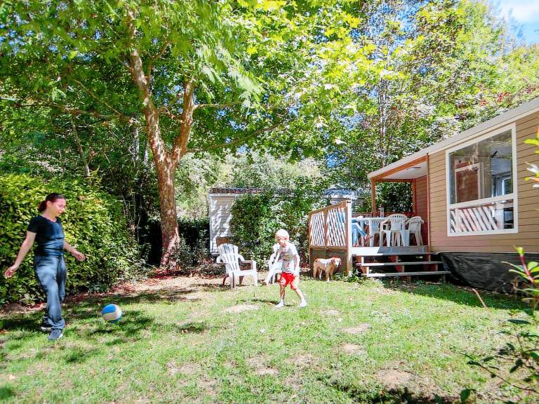 Family-oriented wonderful mobile home with heated pool & terrace | Pets are welcome — photo 4