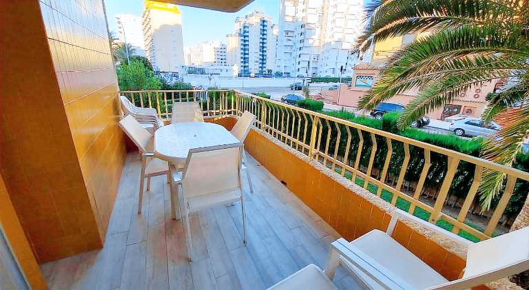 Apartment with pool — photo 4