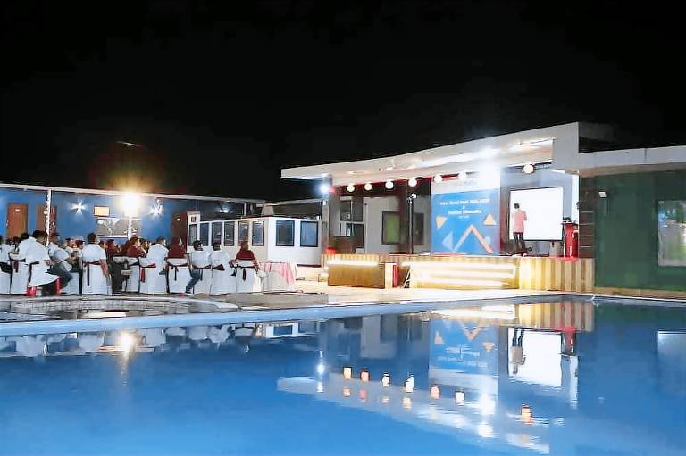 007 Universe Resort