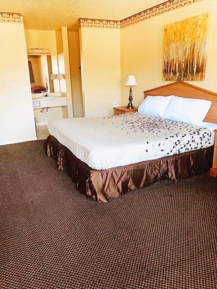 Hallmark Inn And Suites — photo 2