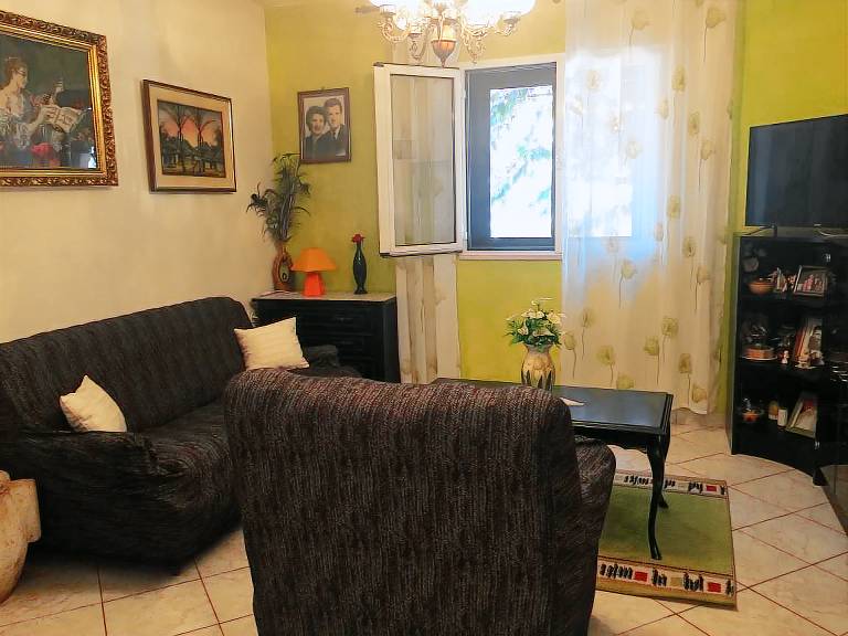 Fully equipped rental apartment with patio & barbecue | Beach nearby | Pets are welcome — photo 2