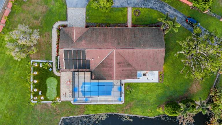 Gated, Heated Pool, Hot Tub, Putting Green, Game Room & More! — photo 2