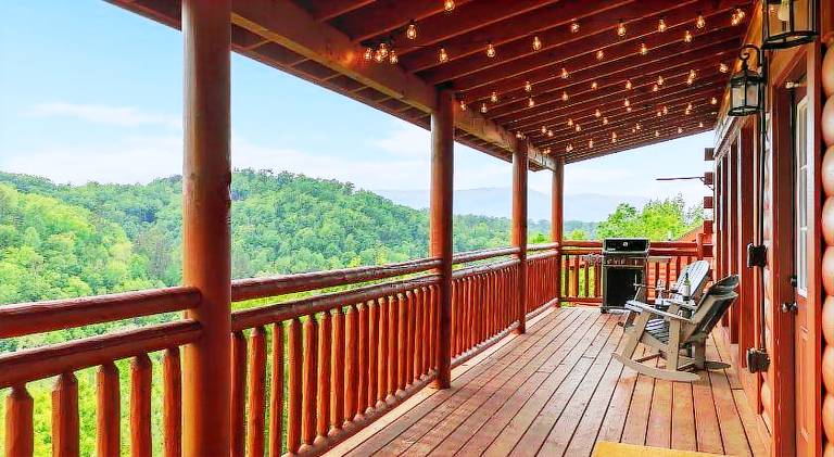 House with pool & jacuzzi in Sevierville, TN