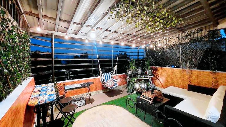 Vacation home with pool & grill — photo 3