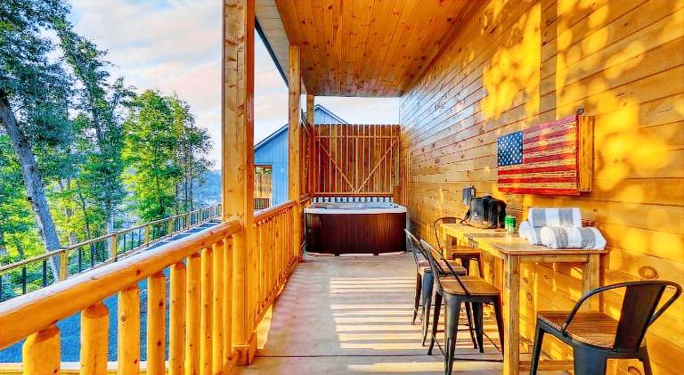 Beautiful vacation home with jacuzzi | Pets are welcome — photo 3