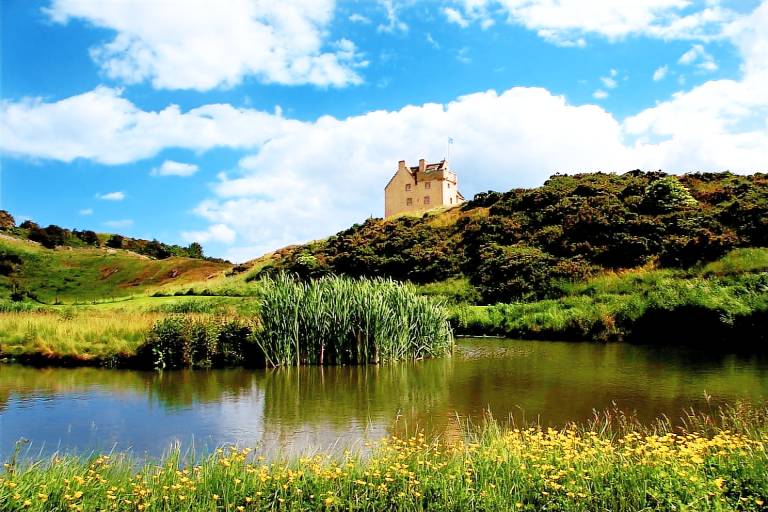 Family-oriented villa with terrace & yard | Dogs allowed in North Berwick