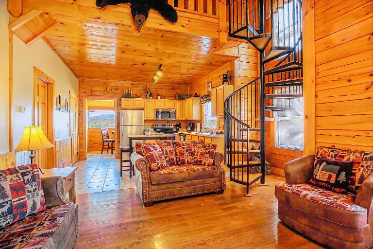 In the Heart of Pigeon Forge! Fast WiFi Private Hot Tub Pool Access! in Pigeon Forge, TN