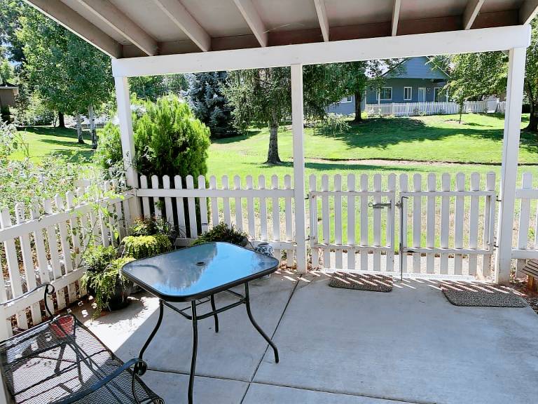 Children-friendly ample rental apartment with yard | Pet-friendly in Ashland, OR