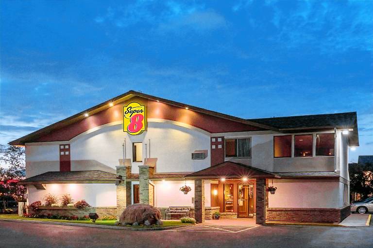 Super 8 By Wyndham Bemidji Mn in Bemidji, MN