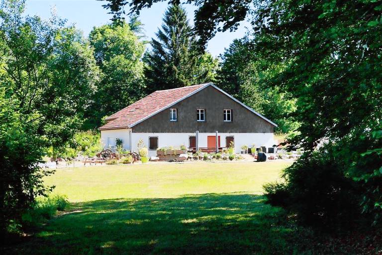 Chalet with terrace, BBQ & yard | Lake view — photo 2