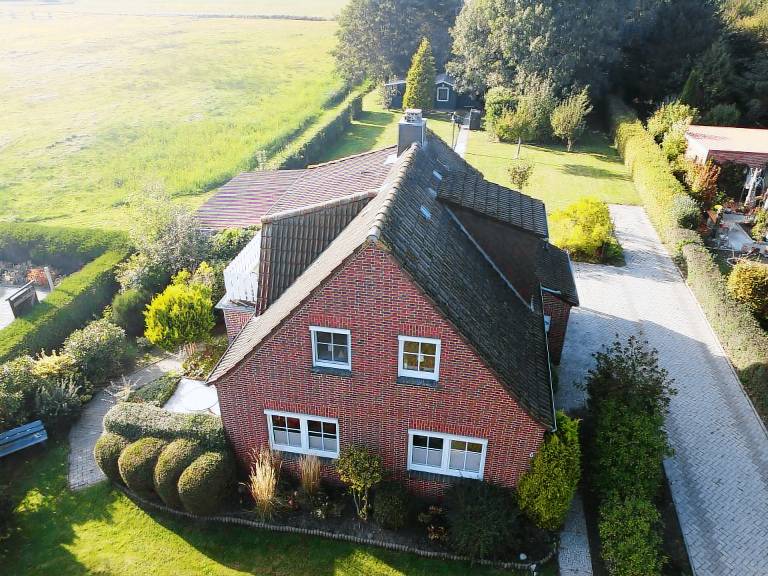 Vacation home with BBQ, patio & yard — photo 4