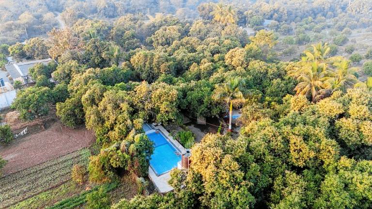 Serviced apartment with garden, pool & patio | Pets allowed in Mendarda