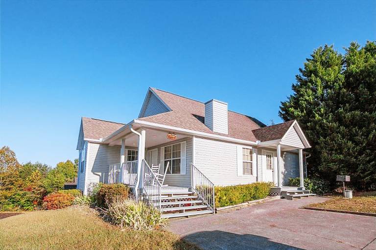 Cabin with patio & private pool in Pigeon Forge, TN