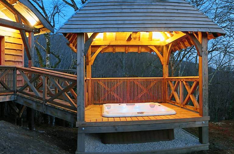 Family-friendly gite with hot tub, terrace & grill | Pool view | Pets allowed — photo 5