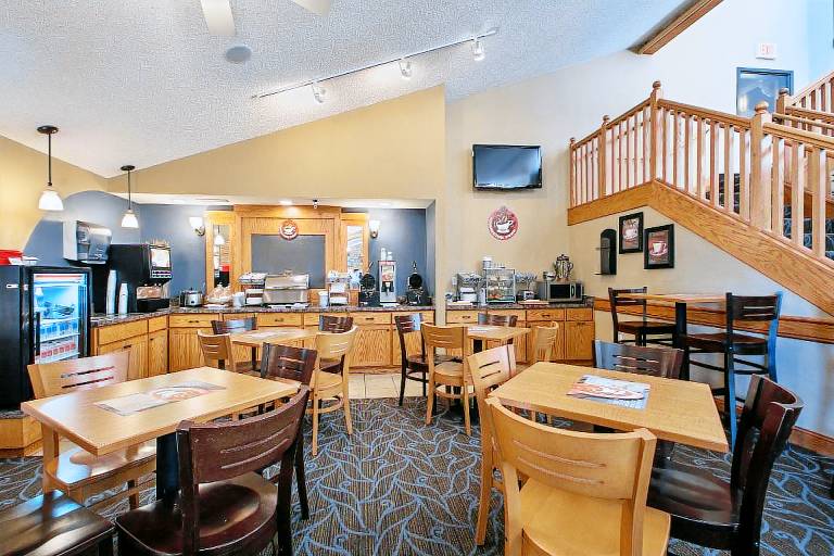 AmericInn by Wyndham Fort Dodge — photo 4