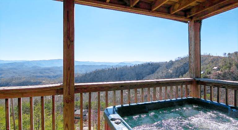 Big house with hot tub | Pets are welcome — photo 3