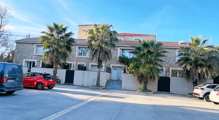 Rental apartment with terrace & yard — photo 4