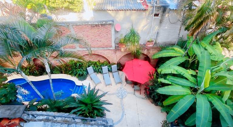 House with pool — photo 5