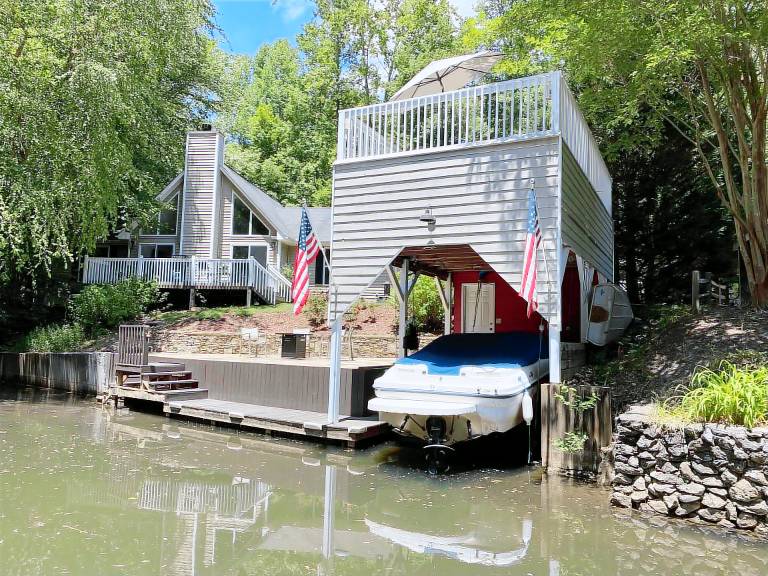 House Lake Burton