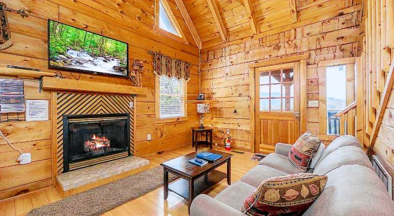 Vacation home with jacuzzi — photo 2