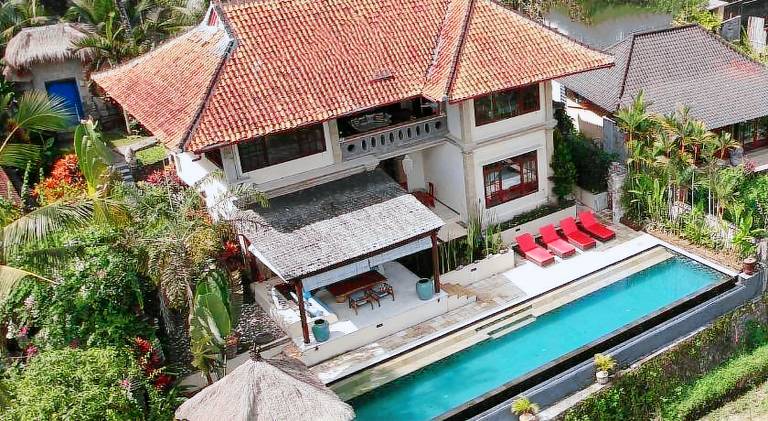 Villa with pool — photo 3