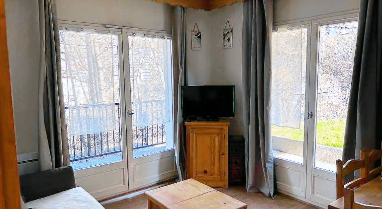 Wonderful rental apartment with yard, patio & private pool | Next to the ski | Pets are welcome in Combloux