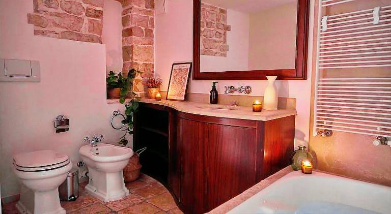 House with terrace & jacuzzi — photo 2