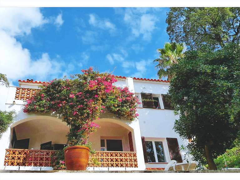 Villa with yard, barbecue & terrace | Sea view — photo 2