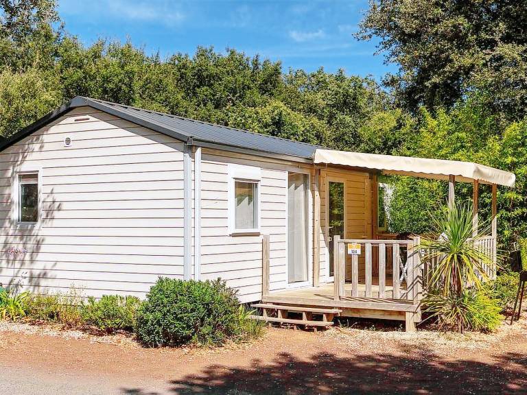 Bungalow with heated pool & patio — photo 4