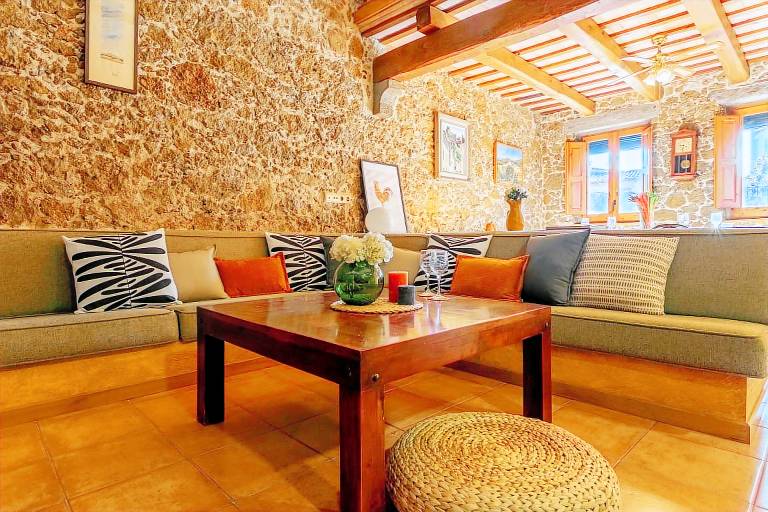 House with patio, grill & yard in L'Escala