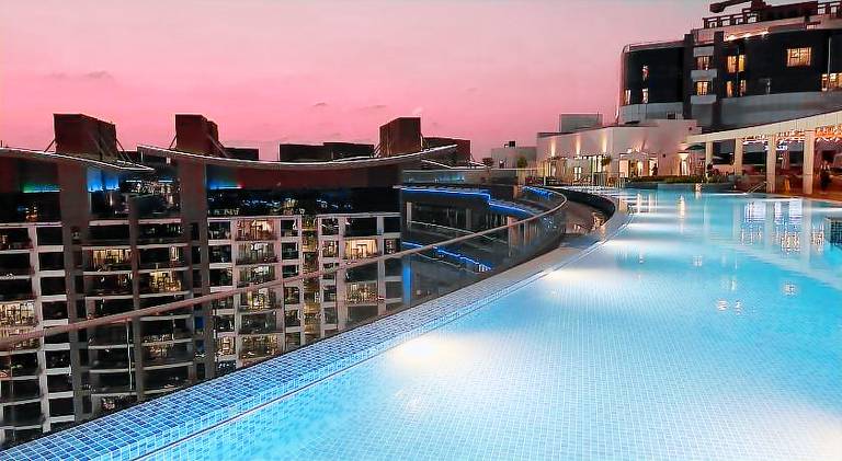 Fully equipped charming rental apartment with private pool | Near Palm Jumeirah | Beach nearby | Perfect for remote work | Pet-friendly in Abu Dhabi