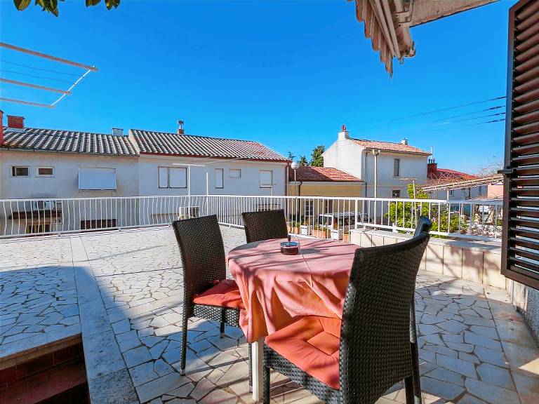 Nice apartment with yard & patio | Close to the beach | Dogs allowed — photo 3
