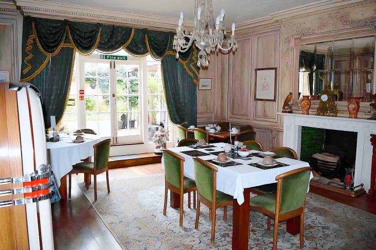 Harmondsworth Hall Guest House — photo 2
