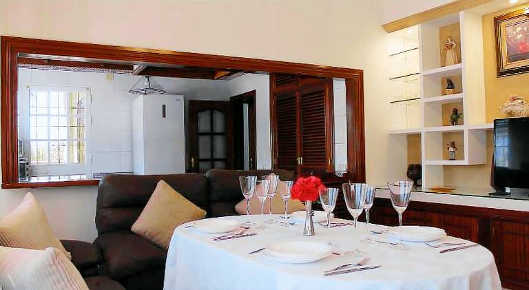 Ample house with patio, barbecue & private pool | Suitable for remote work | Pet-friendly — photo 3