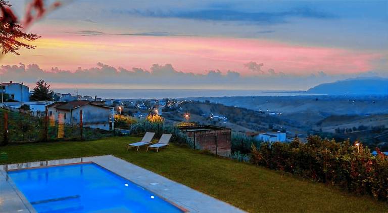 Pleasant house with pool & hot tub | Pet-friendly — photo 3