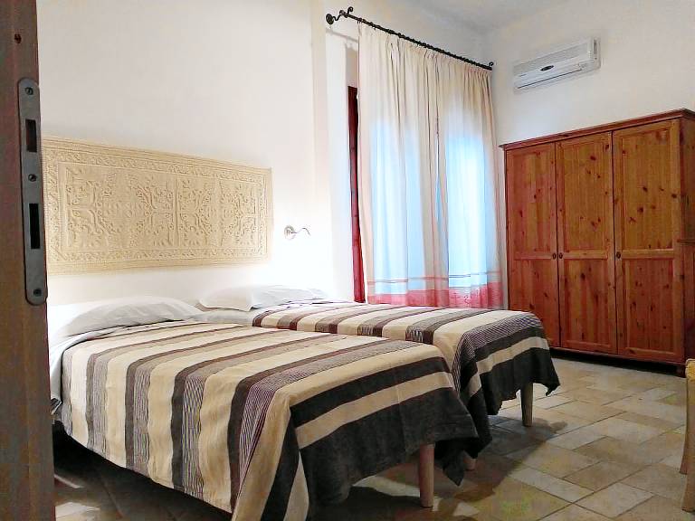 Apartment with pool — photo 4