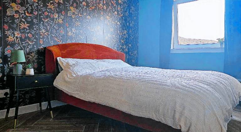 Holiday apartment with 2 rooms for 6 persons in Paisley