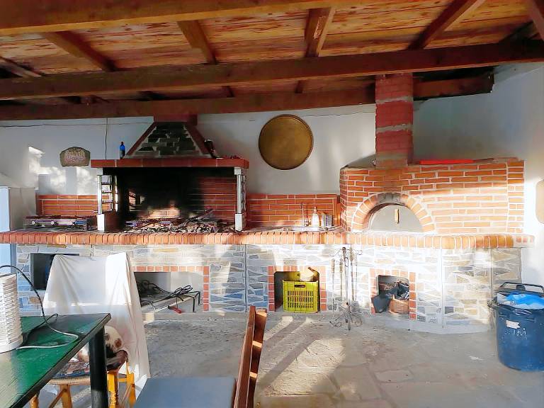 Vacation home with yard, terrace & grill | Mountain view — photo 3