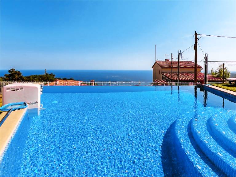 Modern chalet with private pool for 14 ppl. — photo 4