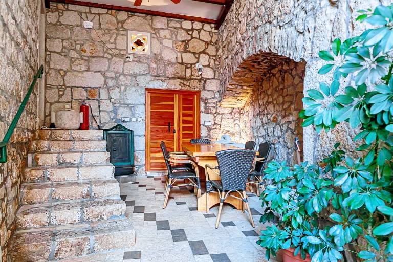 Studio flat Lastovo